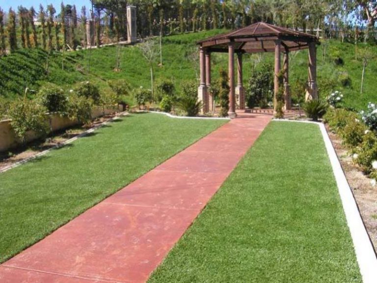 Artificial Grass Installation | Commercial Grass Installation | Outdoor Putting Green